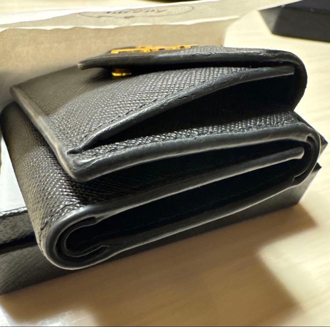 PRADA 三つ折り財布