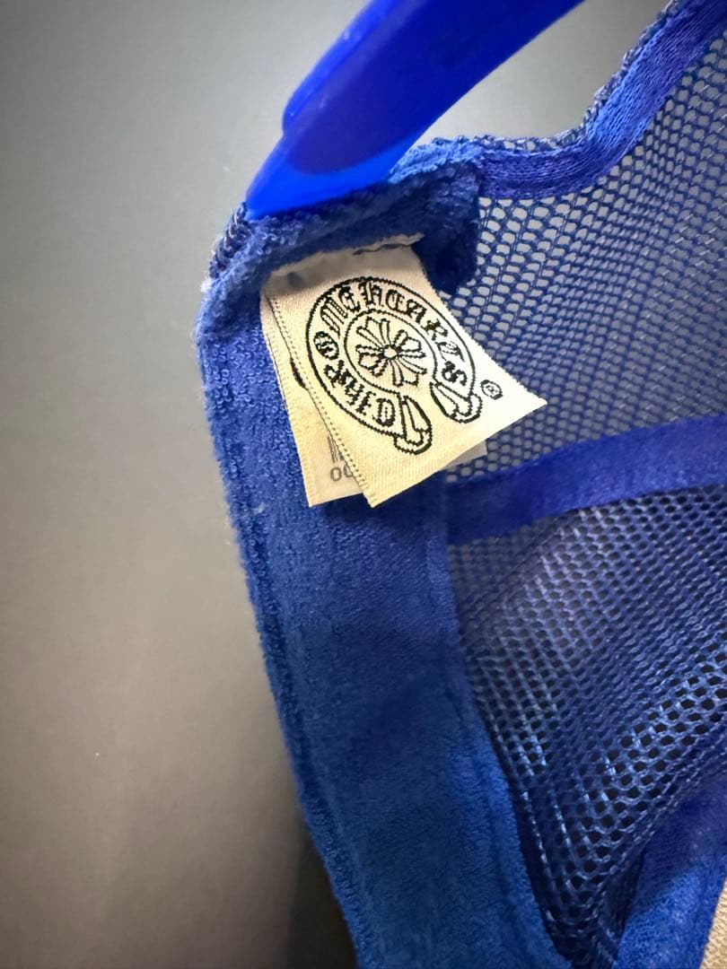 CHROME HEARTS ロゴ刺繍 トラッカーキャップ ホワイト/ブルー