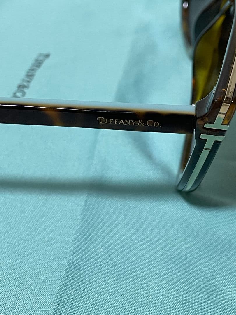 Tiffany & Co. ブラウンキャットアイサングラス