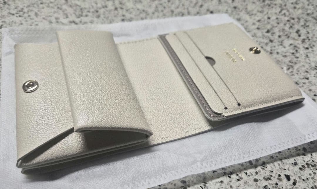 【金子綾さん愛用】MOLINI Compact Wallet Off White