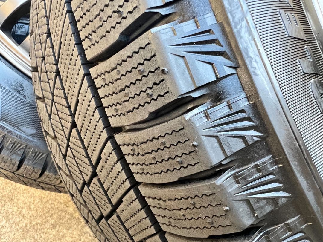 BLIZZAK 235/50R18 スタッドレスタイヤ ホイール　 4本セット
