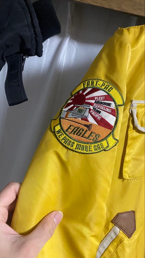 ALPHA INDUSTRIES フライトジャケット