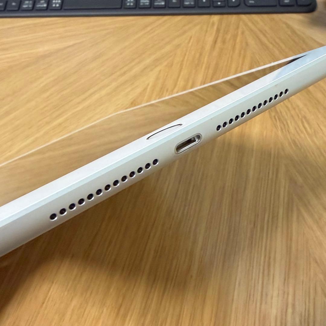 Apple iPad (第5世代) シルバー 本体 MP2J2J/A