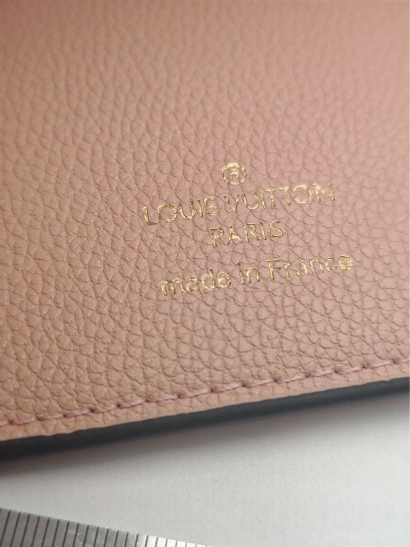 LOUIS VUITTON 三つ折り財布 エンボス ピンク 中古　美品