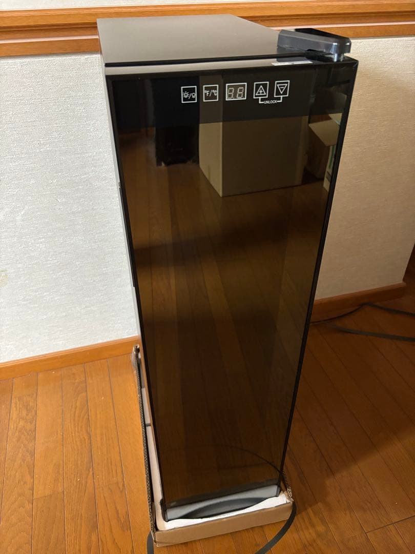 フィフティ　ワインセラー49L　18本収納　WCF-18