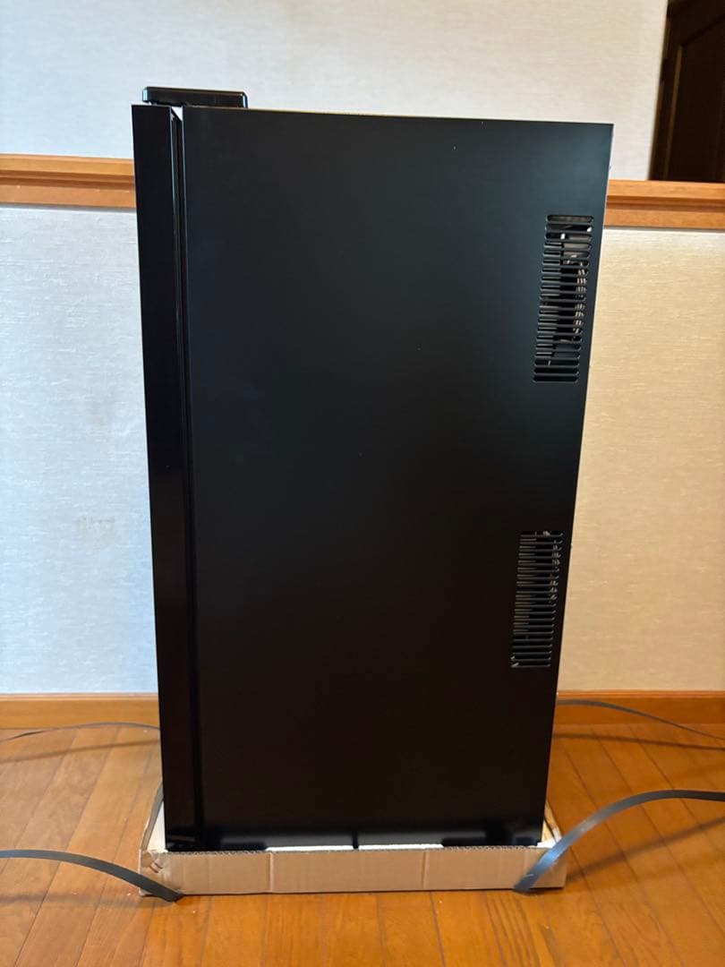 フィフティ　ワインセラー49L　18本収納　WCF-18