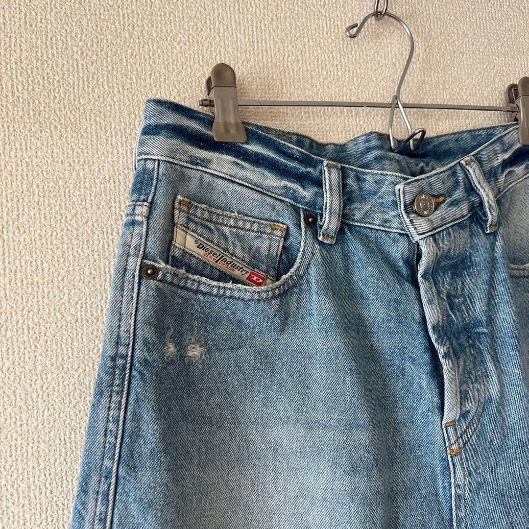 Diesel 1996 D-Sire デニムルーズフィット ライトブルー
