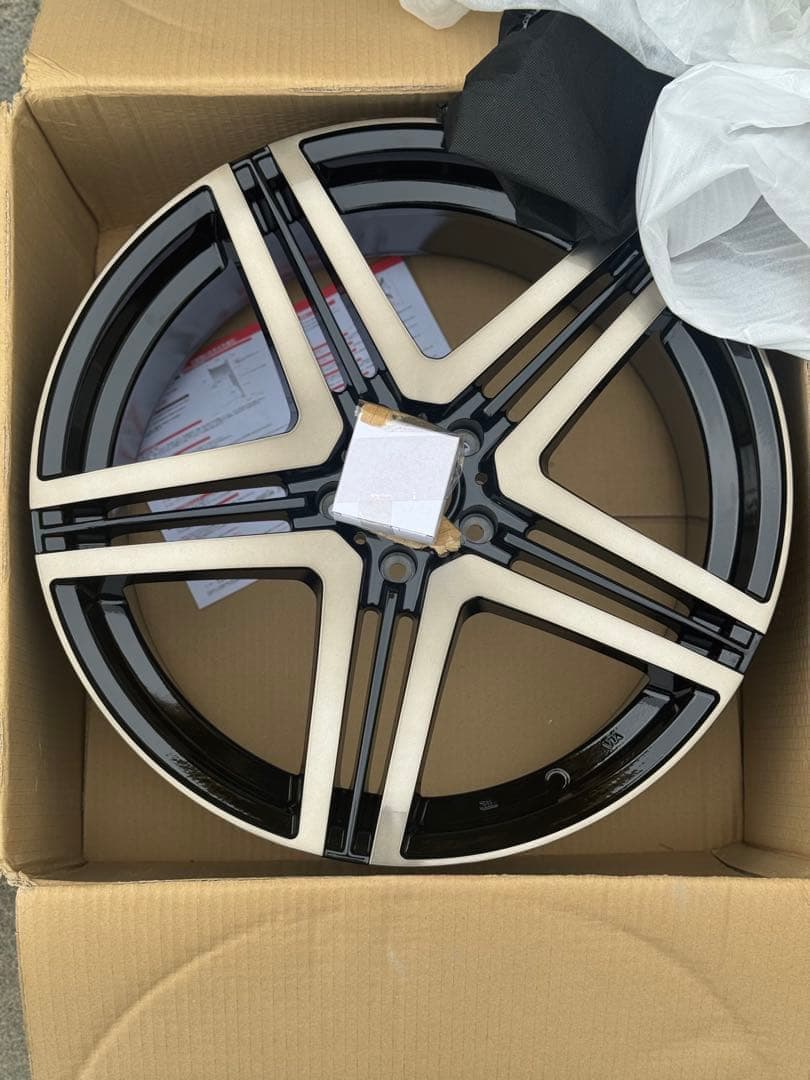 Advanti RACING 20×8.5J +35 5穴 114.3 4本