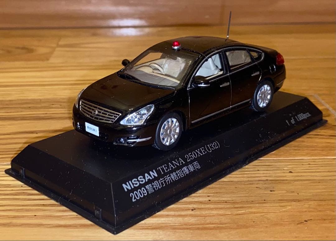 日産　ティアナ　250XNE 警察仕様 ミニカー 1/43