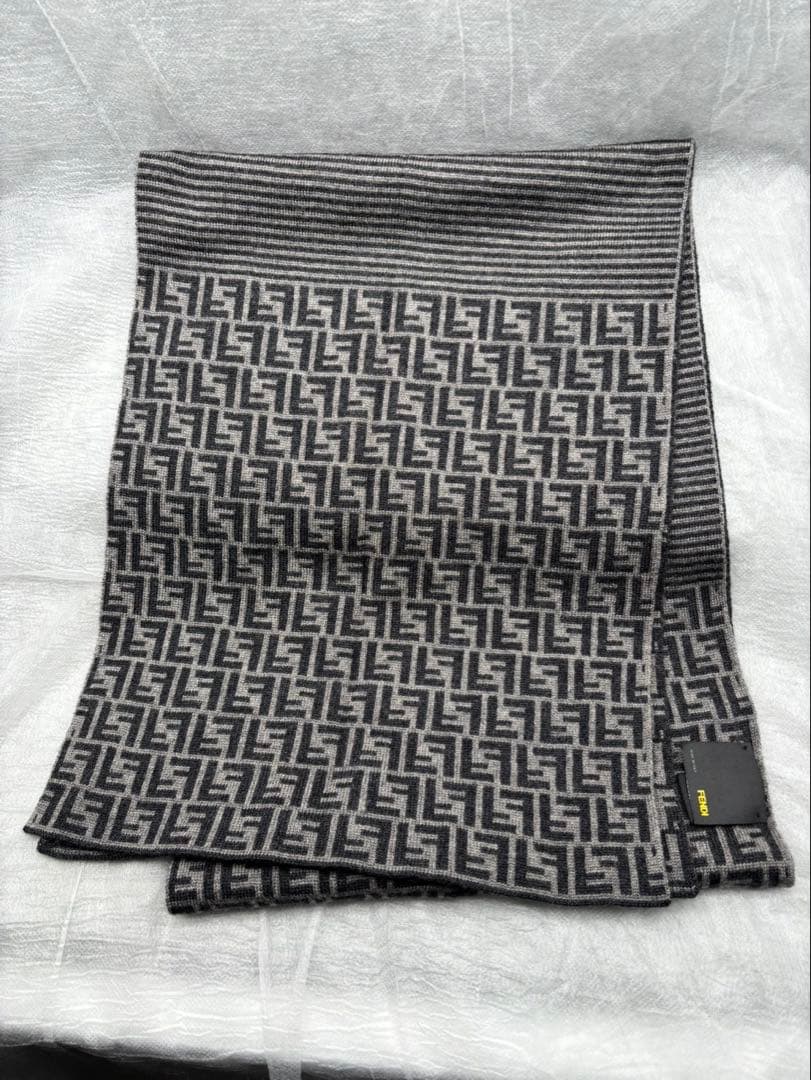FENDI フェンディ ズッカ　ウールマフラー　タグ付き