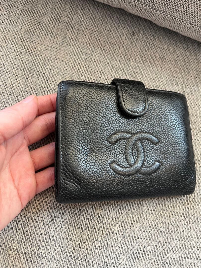 CHANEL ブラック 二つ折り財布　キャビアスキン