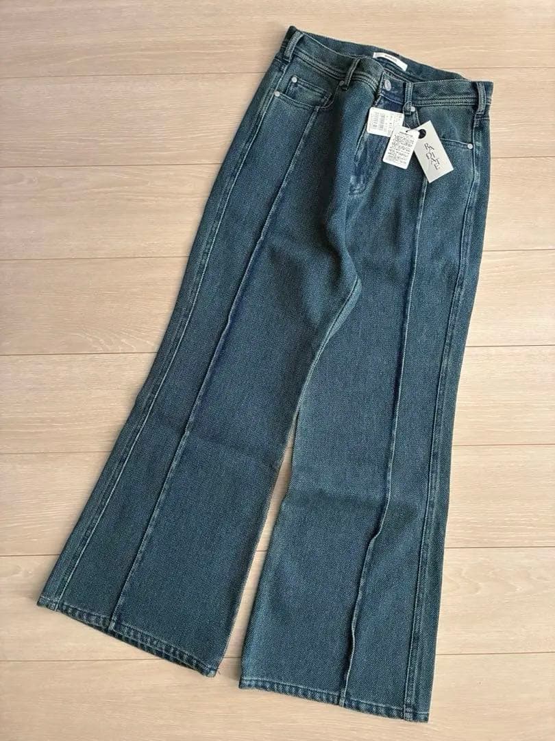 新品 1.7万 ラディエイト ラメピンタックフレアデニムパンツ