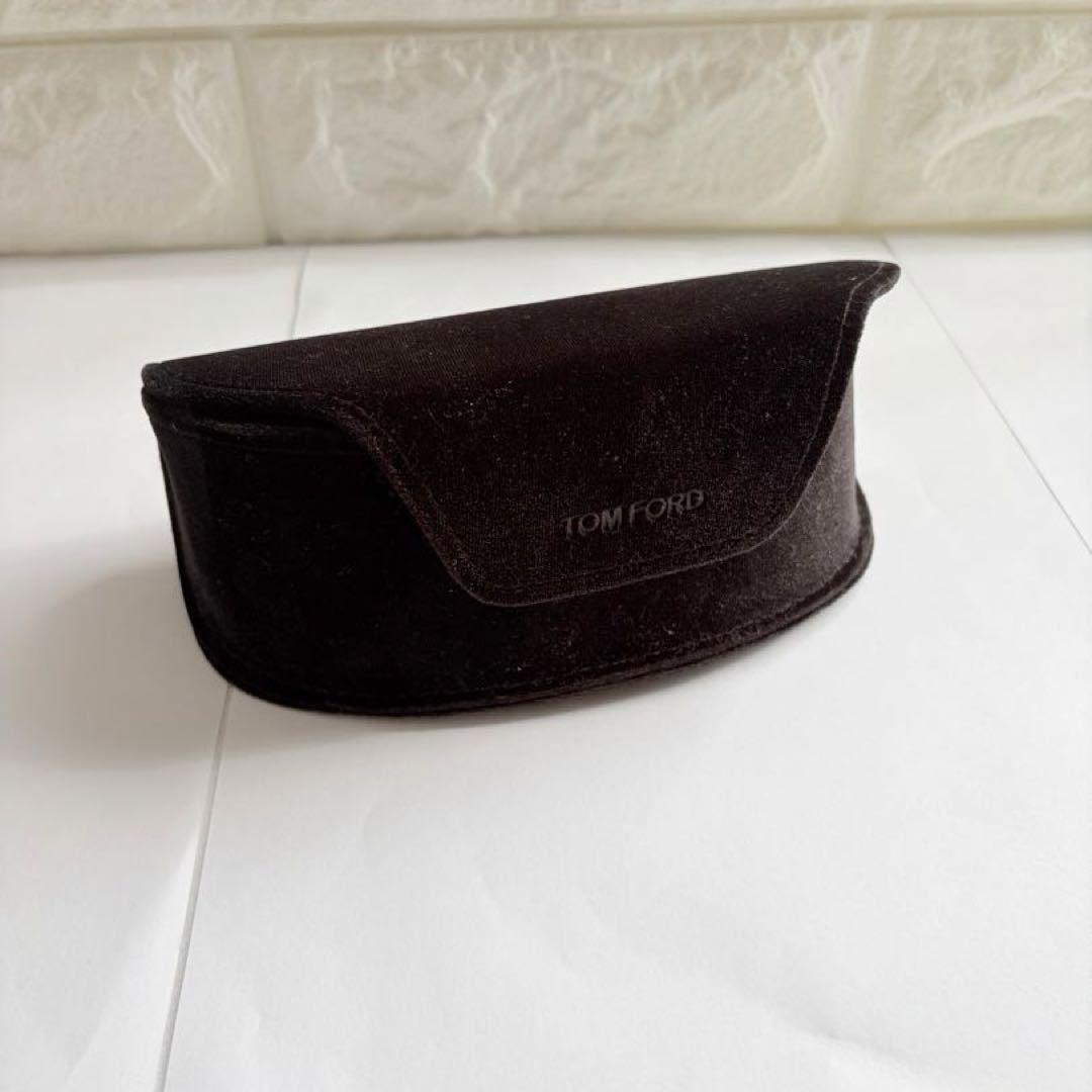 TOM FORD ブラック サングラス Brooklyn TF833-F-N