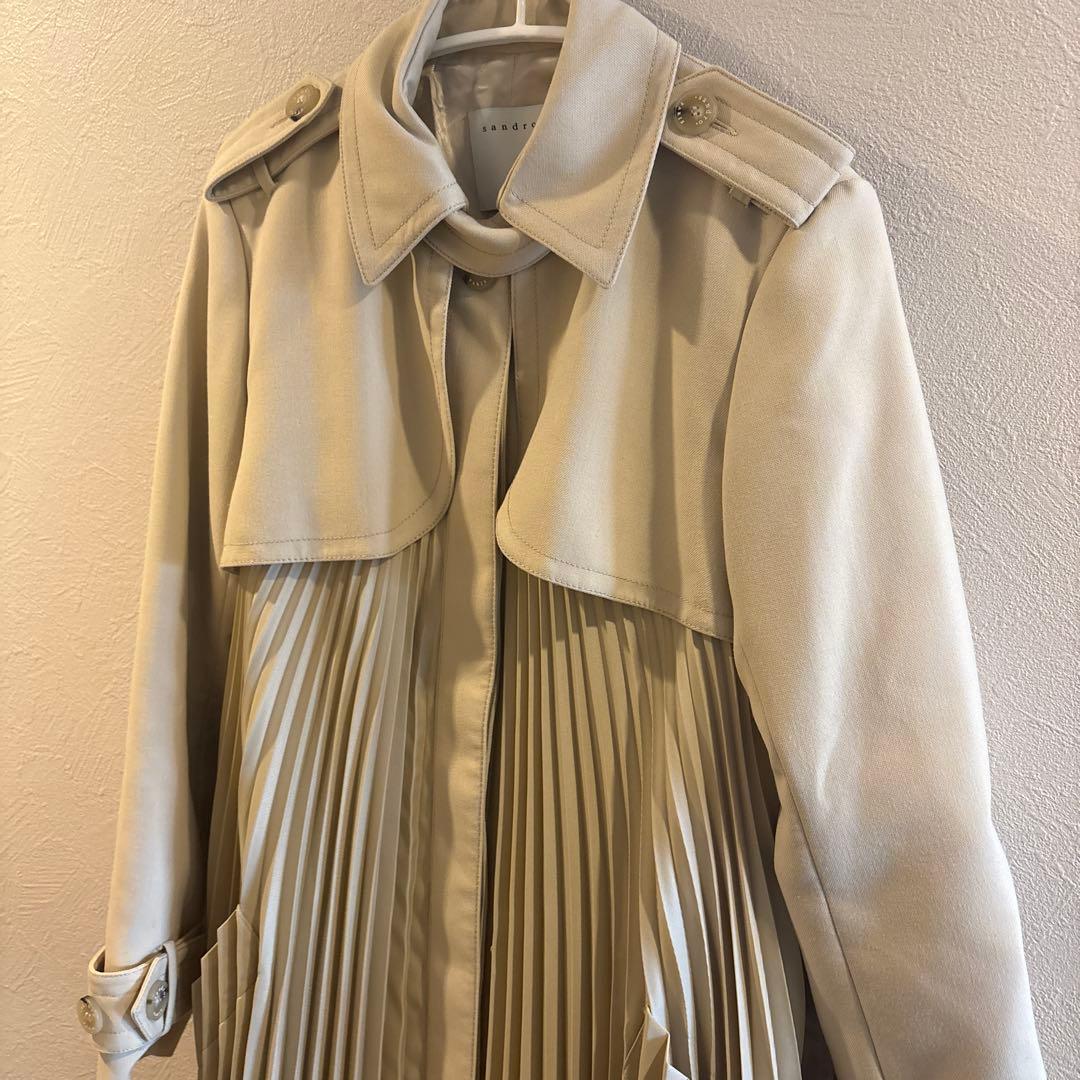 sandro ベージュプリーツトレンチコート
