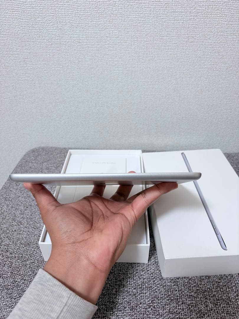 iPad シルバー 本体 充電器付き
