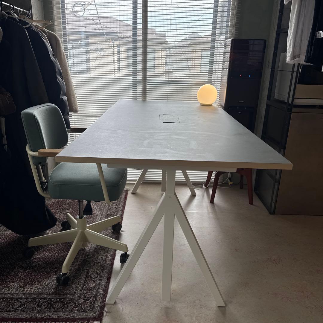 String Furniture 三脚型木製デスク　テーブル　　HAY