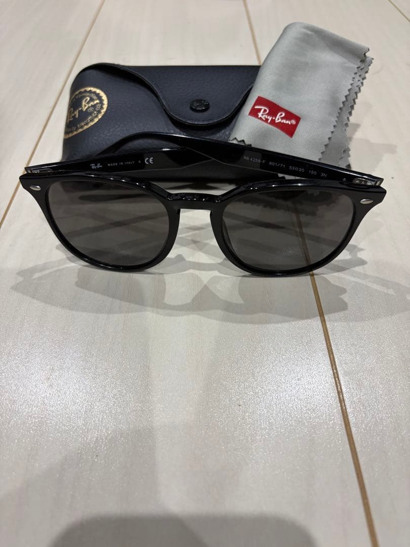 【激安】Ray-Ban RB 4259-F ブラックサングラス