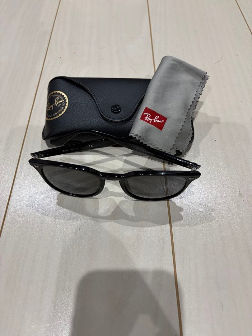 【激安】Ray-Ban RB 4259-F ブラックサングラス