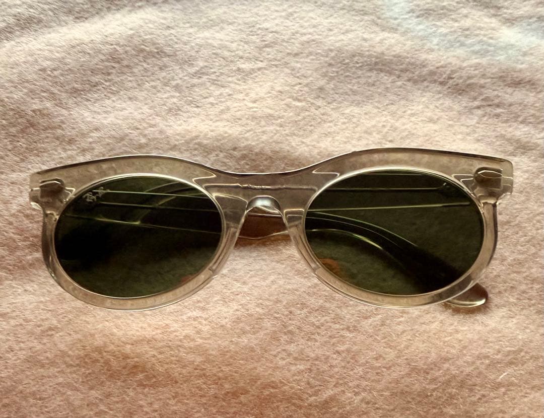 レイバンのサングラス　RB2242 wayfarer oval 1383/31