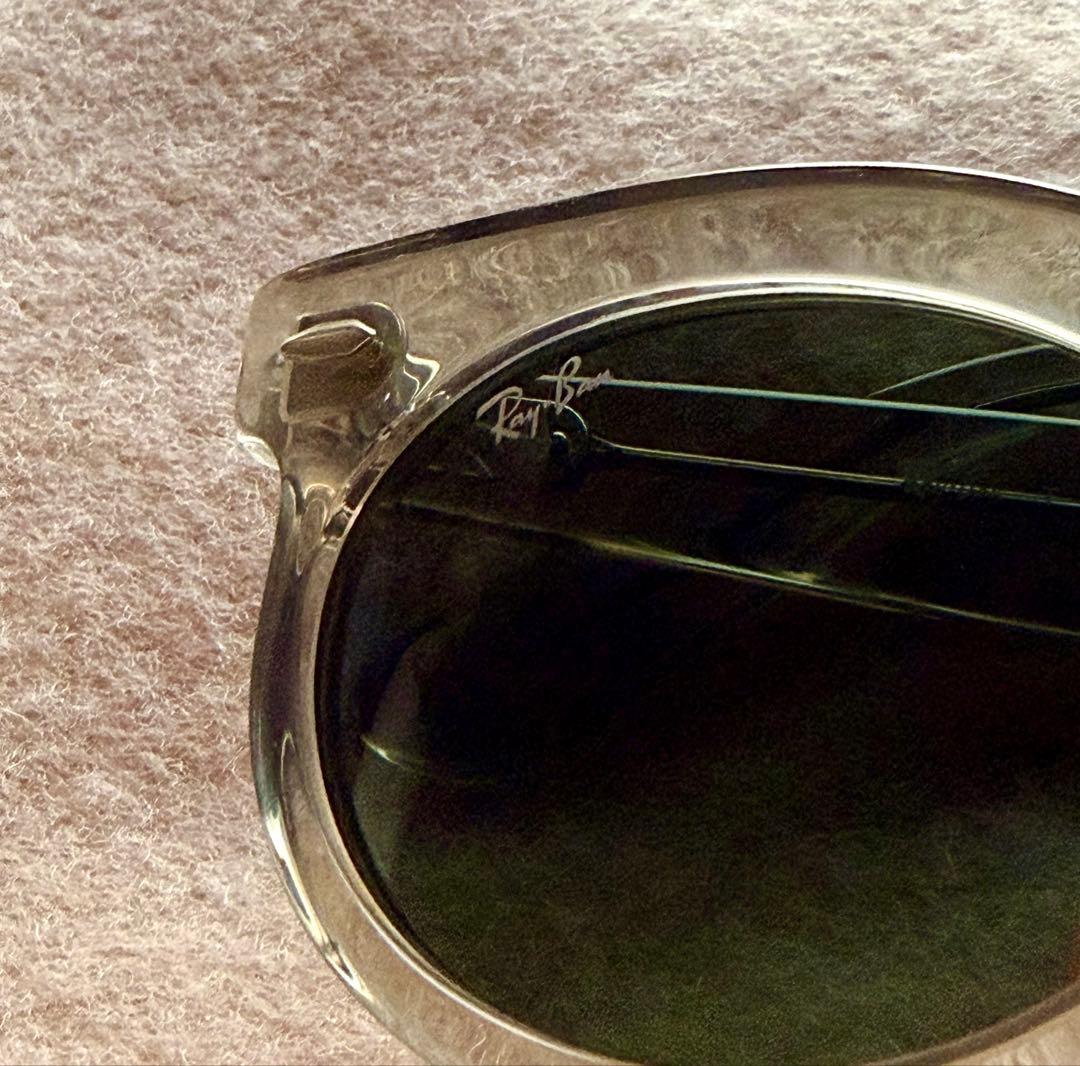 レイバンのサングラス　RB2242 wayfarer oval 1383/31