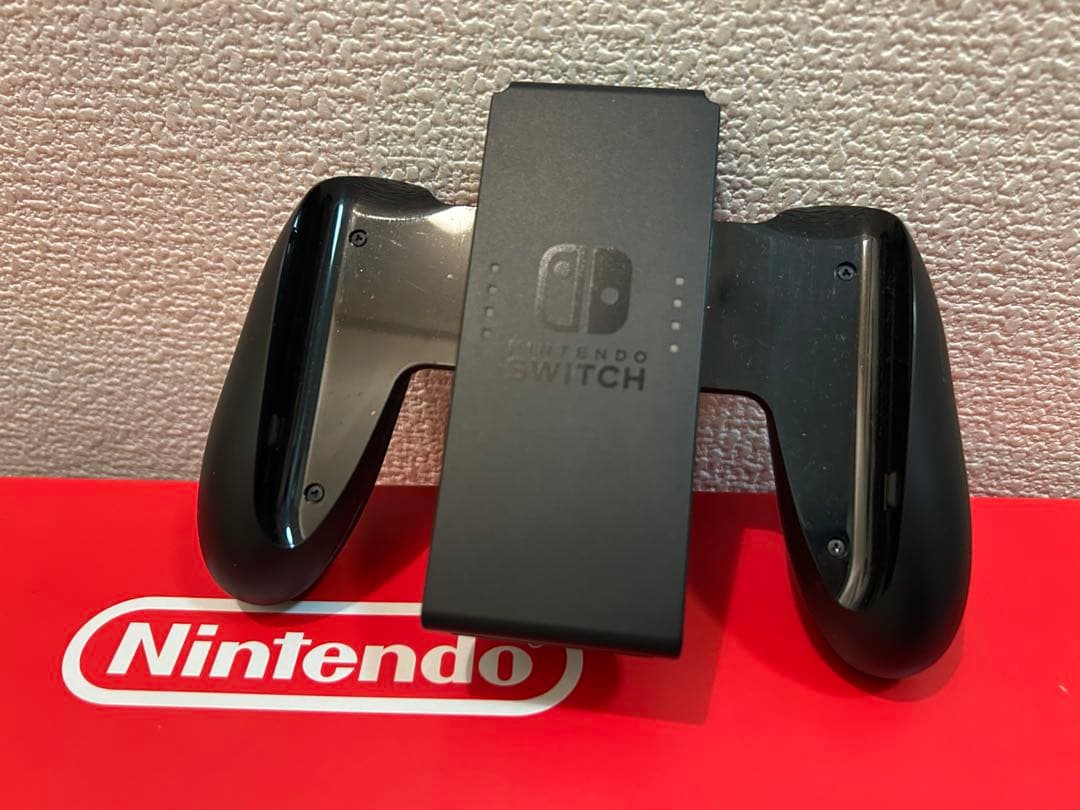 【美品】任天堂 Switch 本体 付属品全てあり 外箱に少しキズ　ブラック