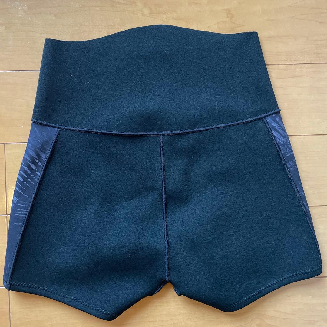 極美品【ROXY】ロキシー　フロントジップタッパー&ボードショーツセットサイズL