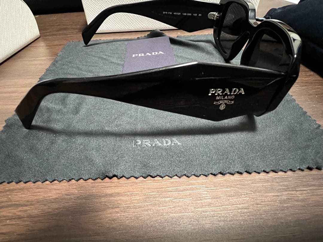 【極美品/確実正規品】PRADA シンボルサングラス SPR 【けしごむ】