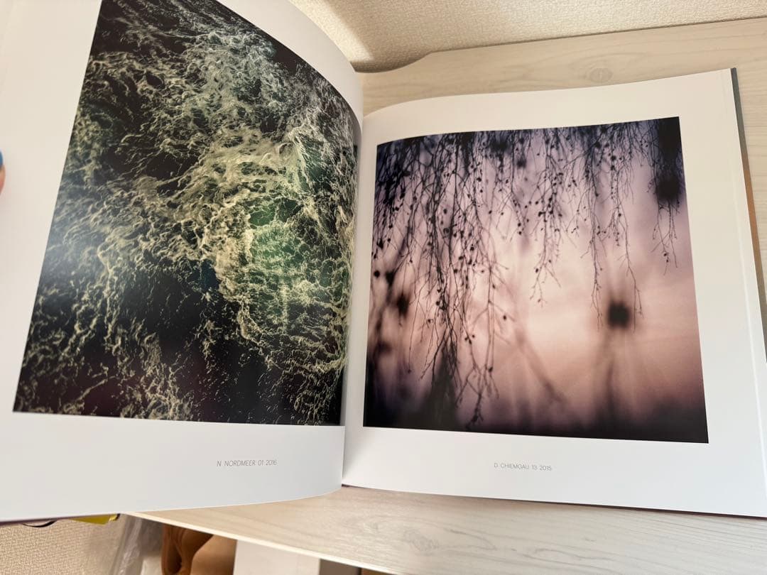 展示品✴︎Mat Hennek: Sounds of Spheres✴︎写真集✴︎自然