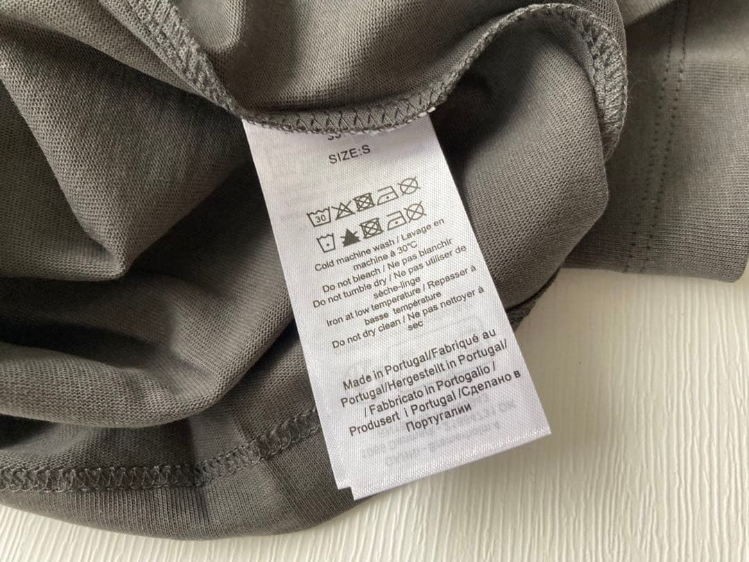 GANNI グレー Tシャツ 半袖