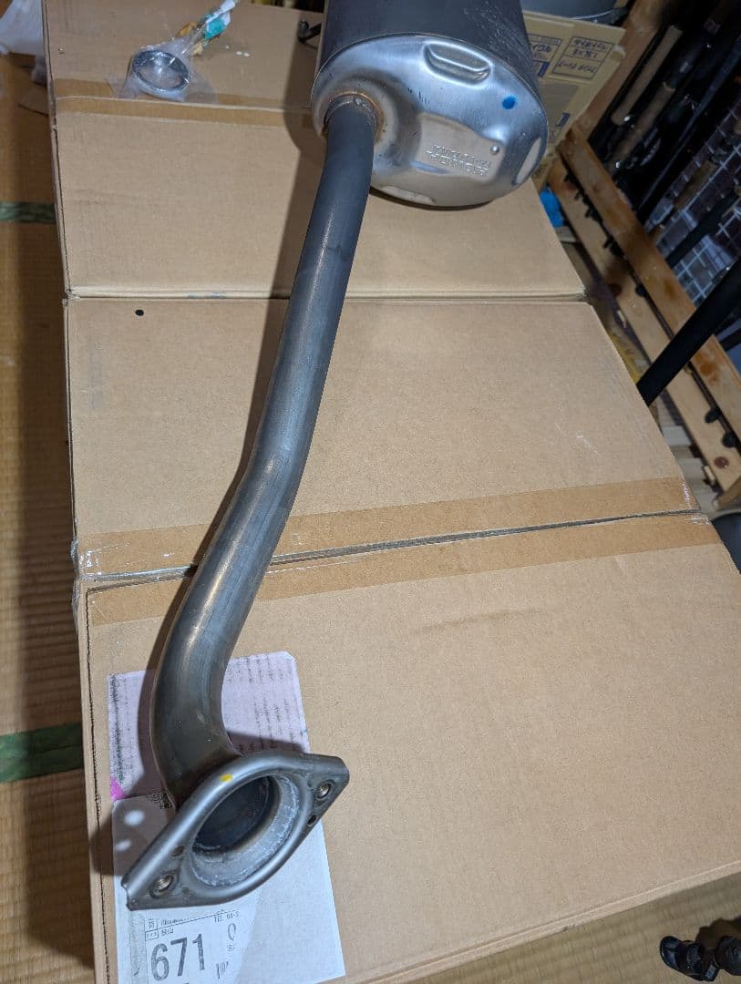 A。　HONDA　RVヴェゼル　純正マフラー　新古品