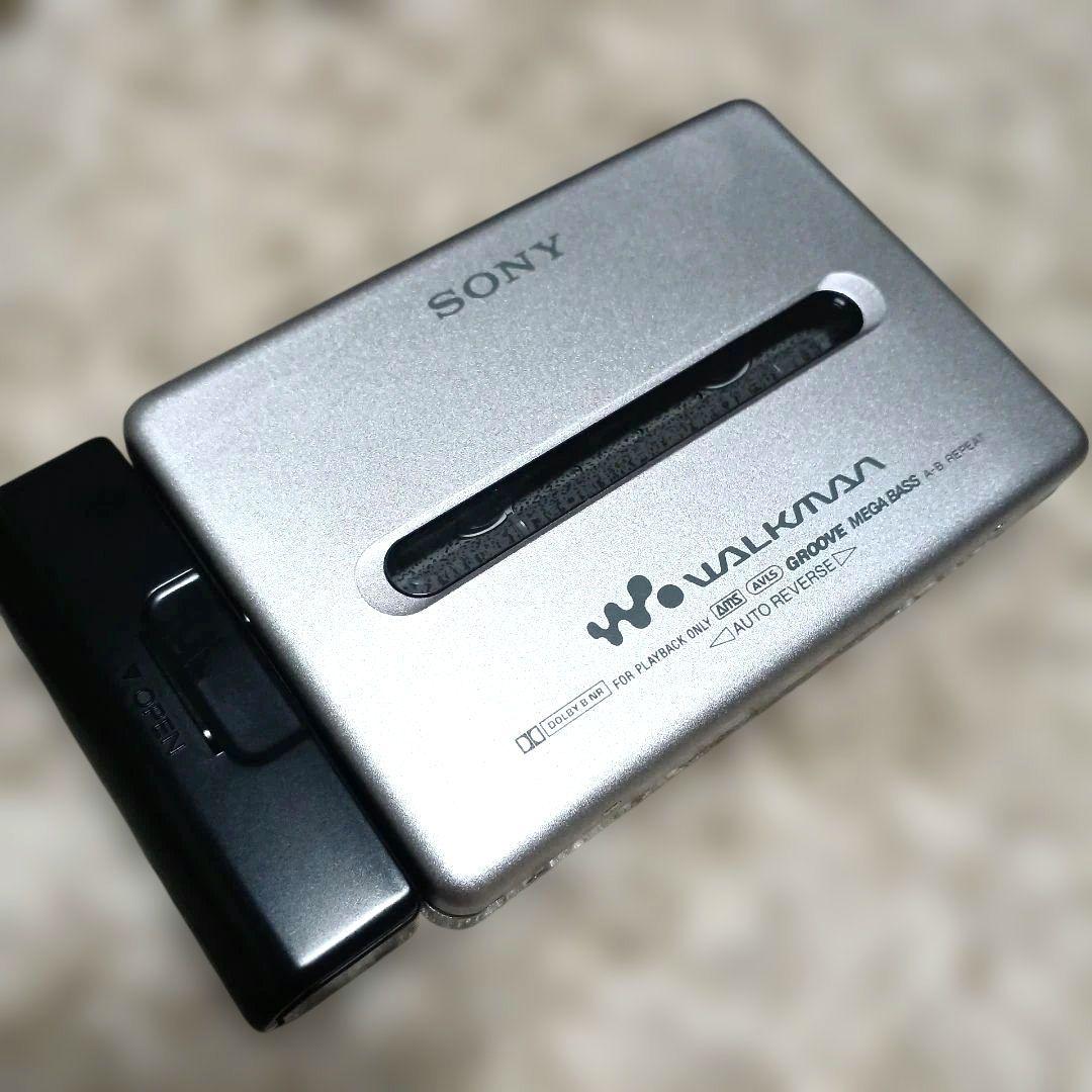 SONY カセットWALKMAN ソニーウォークマン　シルバー