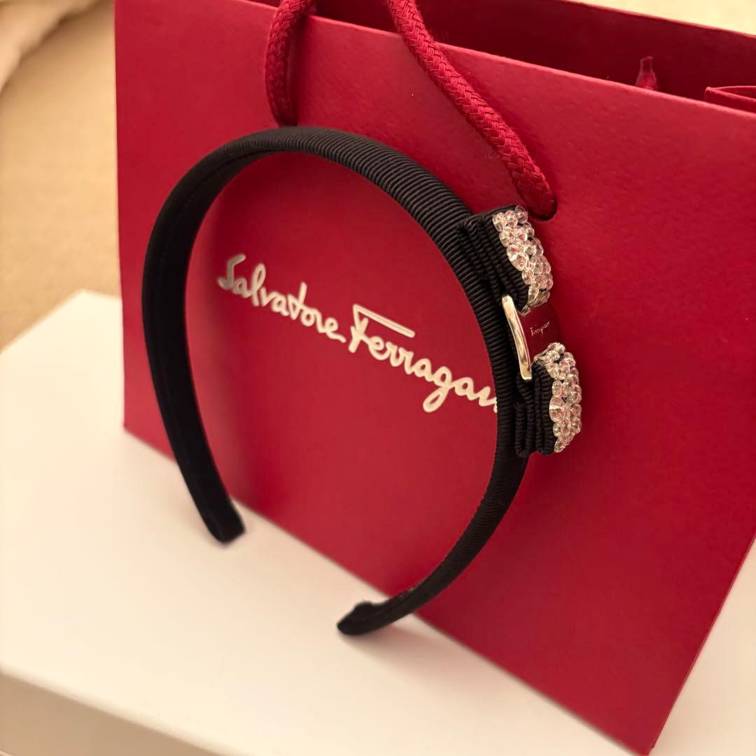 ゆた様 フェラガモ SalvatoreFerragamo ブラック カチューシャ