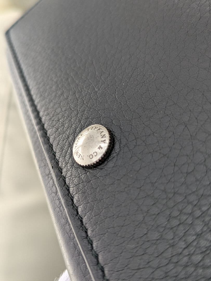 Tiffany & Co. ブラックレザー 二つ折り財布