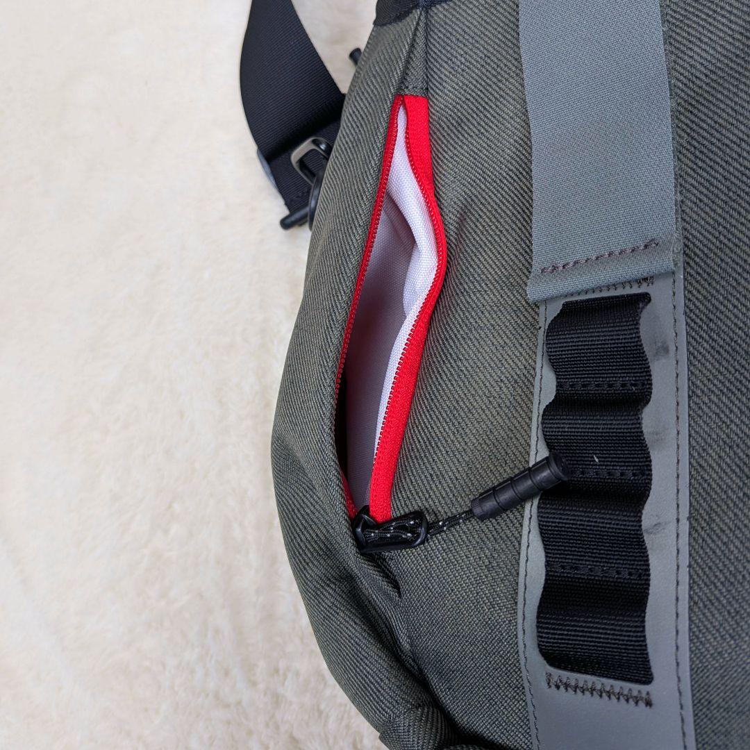 【美品】Timbuk2 Command メッセンジャーバッグ（カーボン・Sサイズ