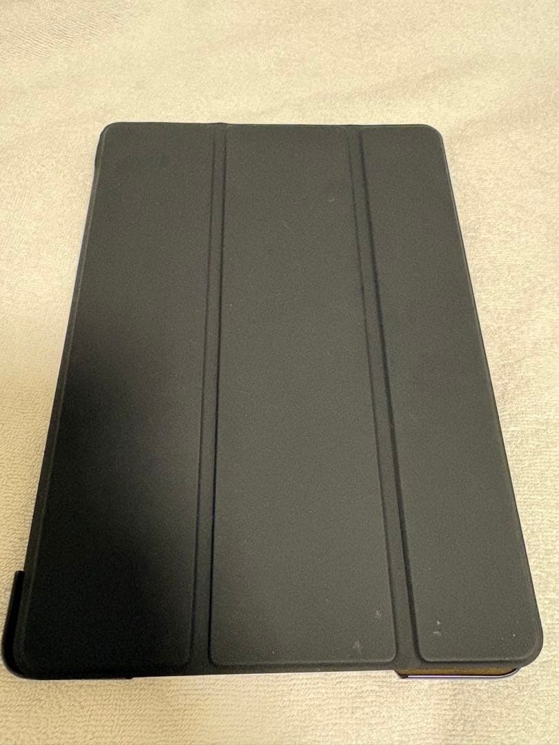 iPad 第6世代 32GB Wi-Fiモデル シルバー [動作良好] カバー付