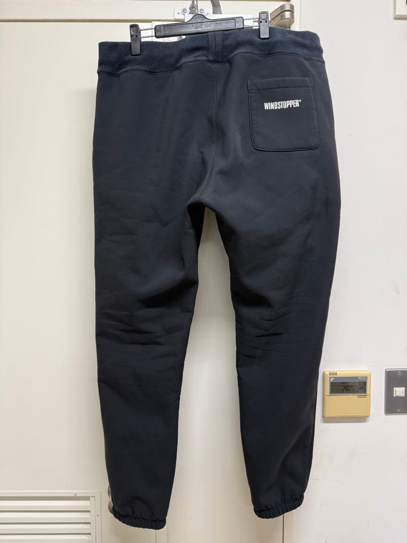 パンツ Supreme WINDSTOPPER Sweatpant Black