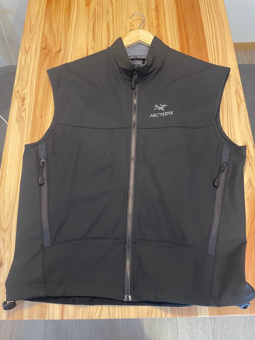 s*】様 Arc'teryx ブラック ベスト　美品