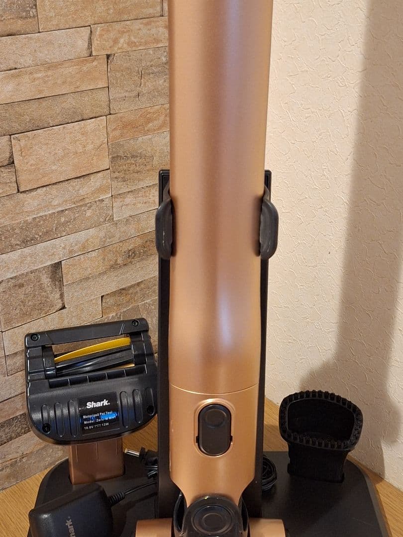 シャーク 充電式 サイクロン スティック クリーナー CH966J-LC中古品