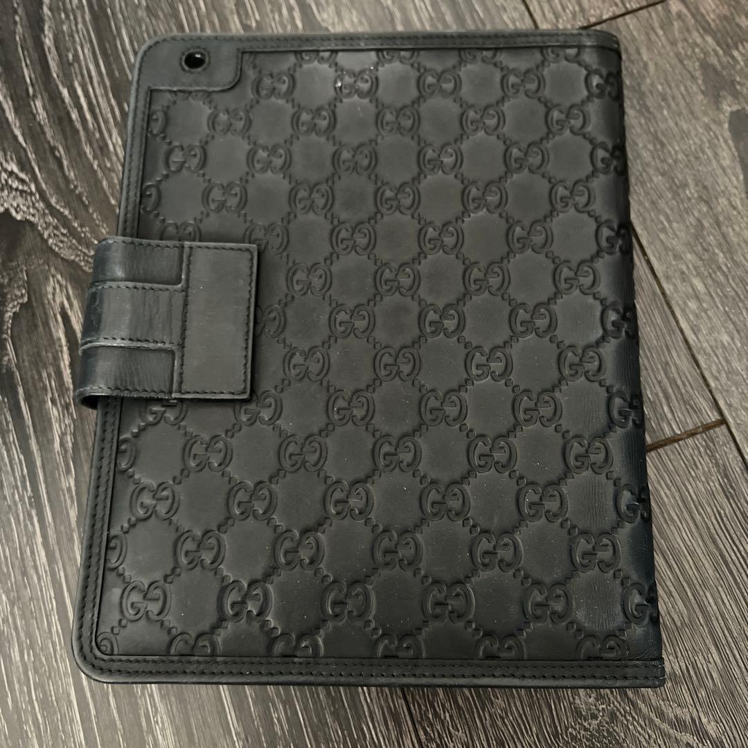 Gucci ブラックレザー iPadケース