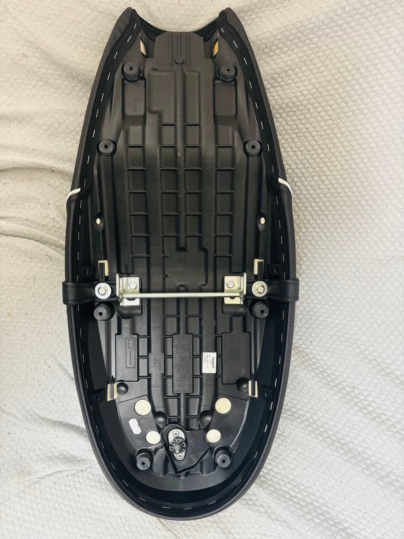 【美品】トライアンフ ボンネビル T100/T120 純正シート ブラック