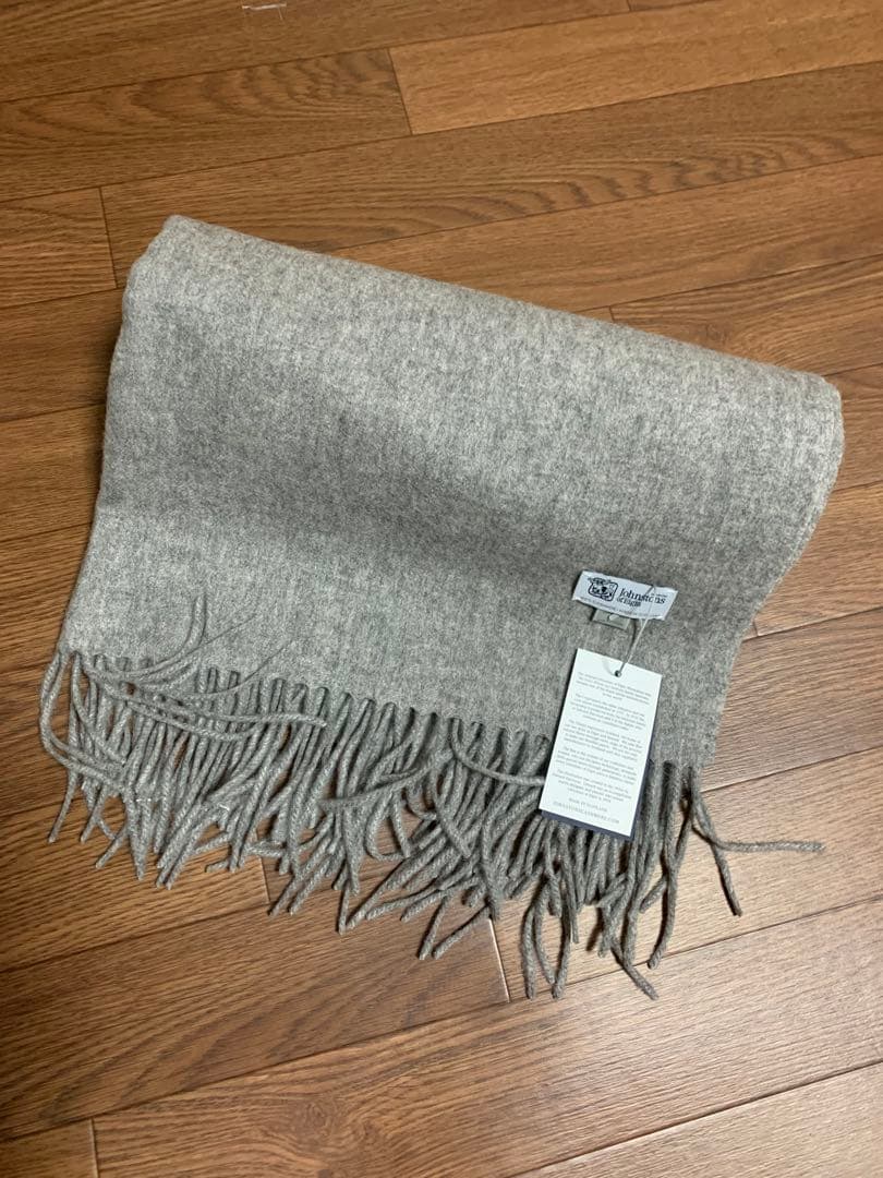 n*o様 新品大判ストール　ジョンストンズ カシミヤ 100%マフラ グレー