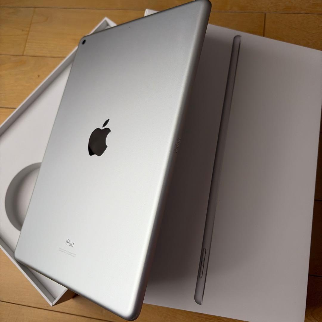 Apple iPad シルバー 本体　第7世代　美品　Wi-Fiモデル