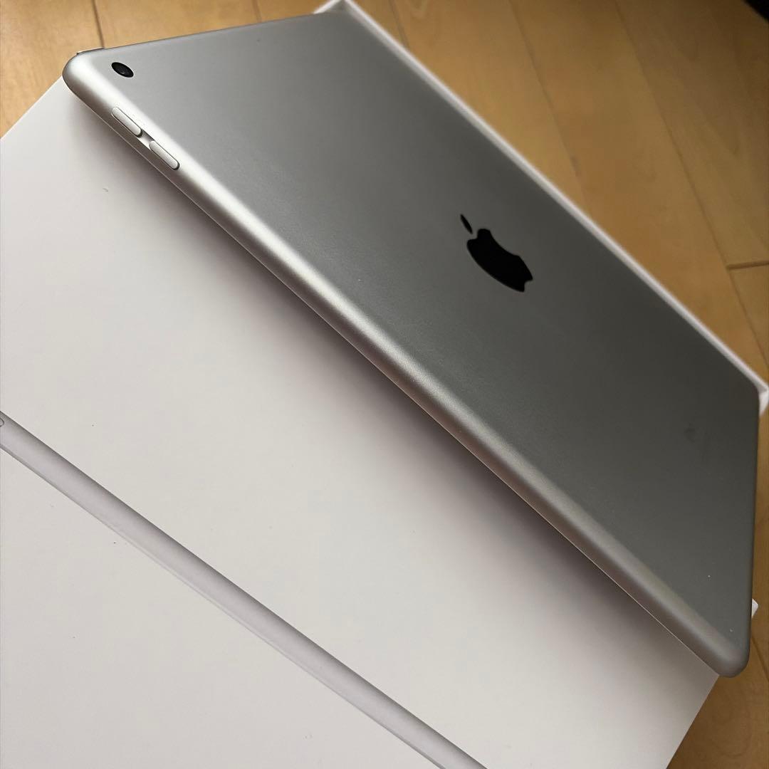 Apple iPad シルバー 本体　第7世代　美品　Wi-Fiモデル