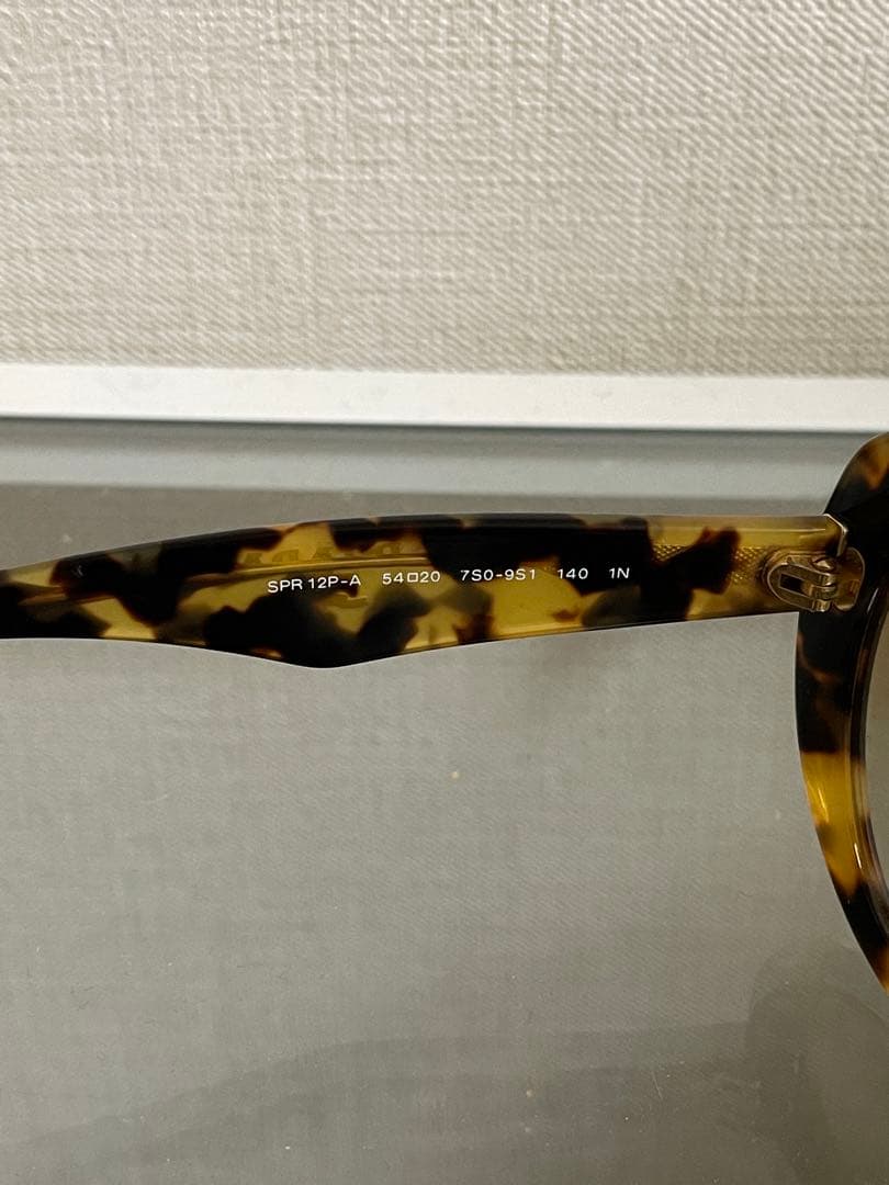 PRADA べっ甲柄サングラス　キャットアイ