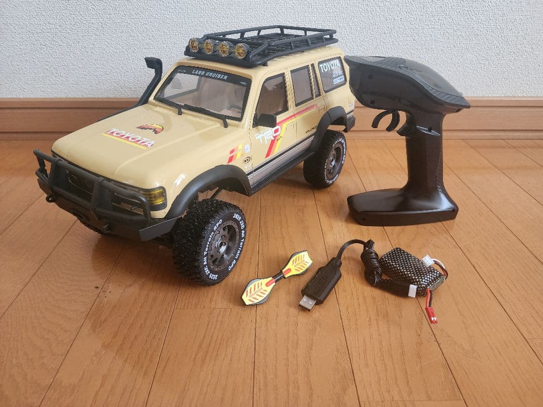 オフロードRCカー 4WD ベージュ