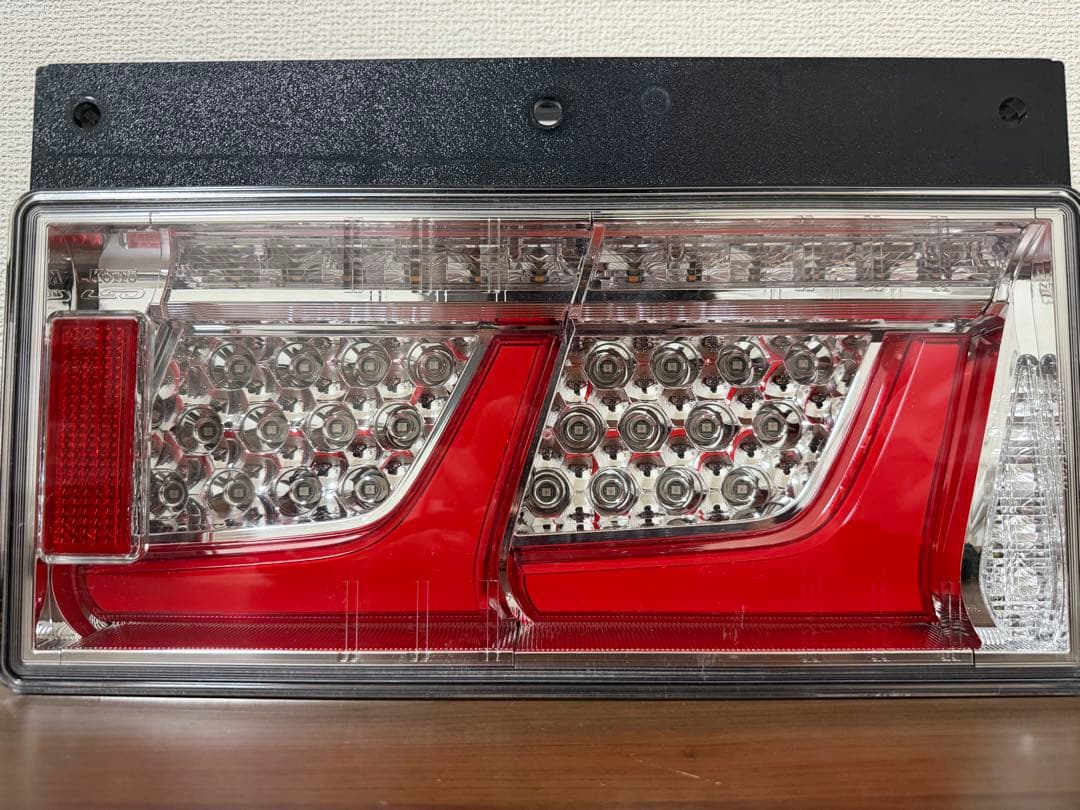 小糸製2連テールランプ　ノーマルターン　新車外し品