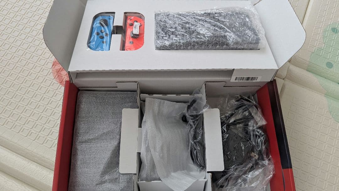 【やぽん】Nintendo Switch 本体　付属品完備+専用ケース