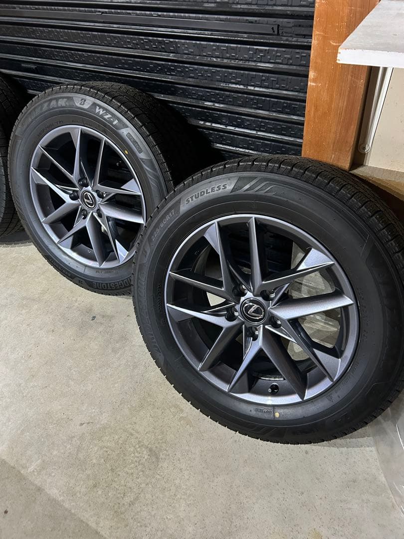 レクサスLexus LBX純正アルミ 17インチスタッドレスタイヤ走行数十キロ
