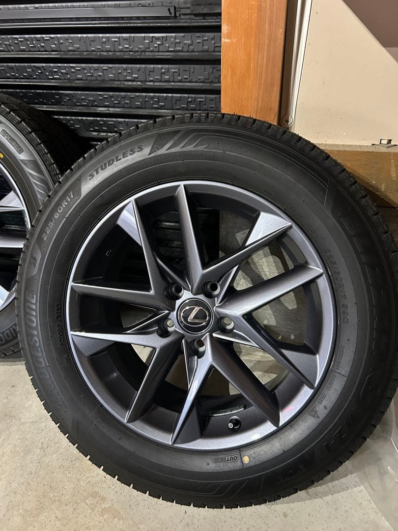 レクサスLexus LBX純正アルミ 17インチスタッドレスタイヤ走行数十キロ