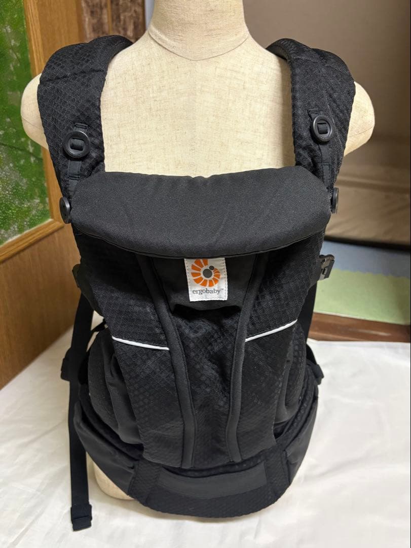 エルゴベビー オムニ ブリーズ 黒 未使用に近い 抱っこ紐 air メッシュ